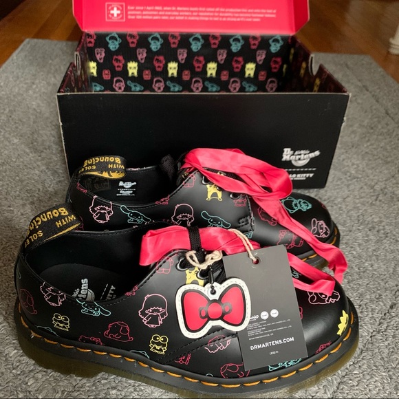 Dr Martens Hello Kitty 
